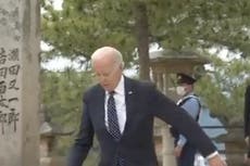 Joe Biden stumbles while walking down stairs at G7 Summit in Japan