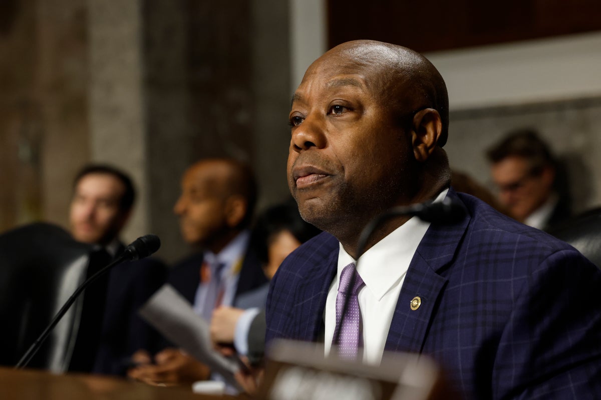 Pro-Trump Super PAC uses Tim Scott’s announcement to mock Ron DeSantis