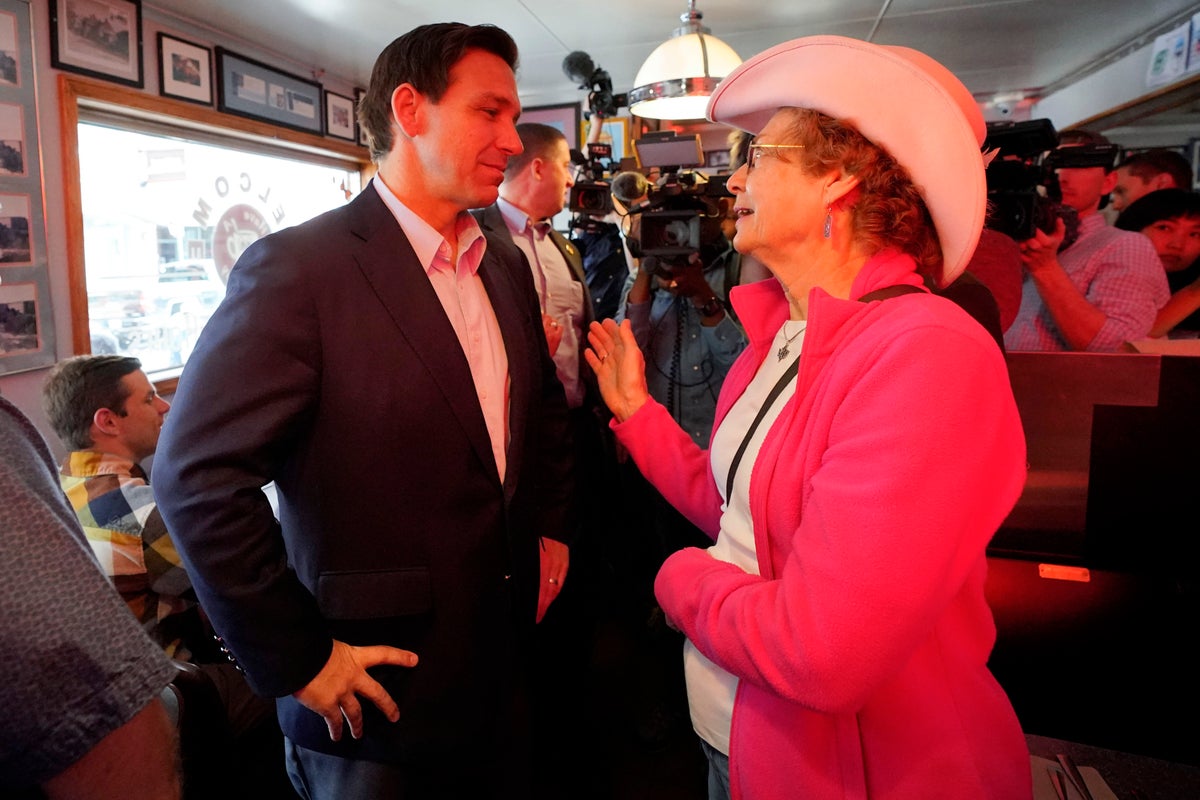 DeSantis meets New Hampshire lawmakers, greets voters ahead of expected 2024 announcement
