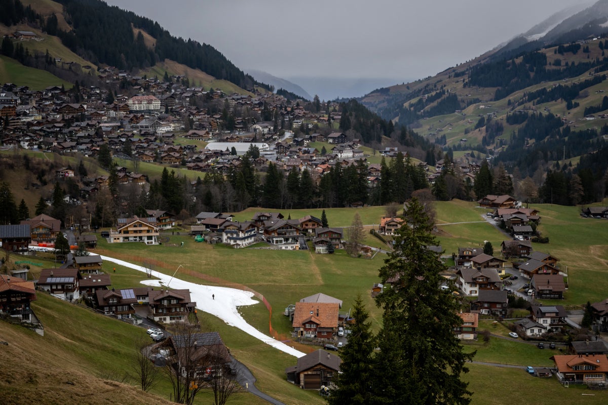 Pilot among three dead in tourist plane crash in Switzerland