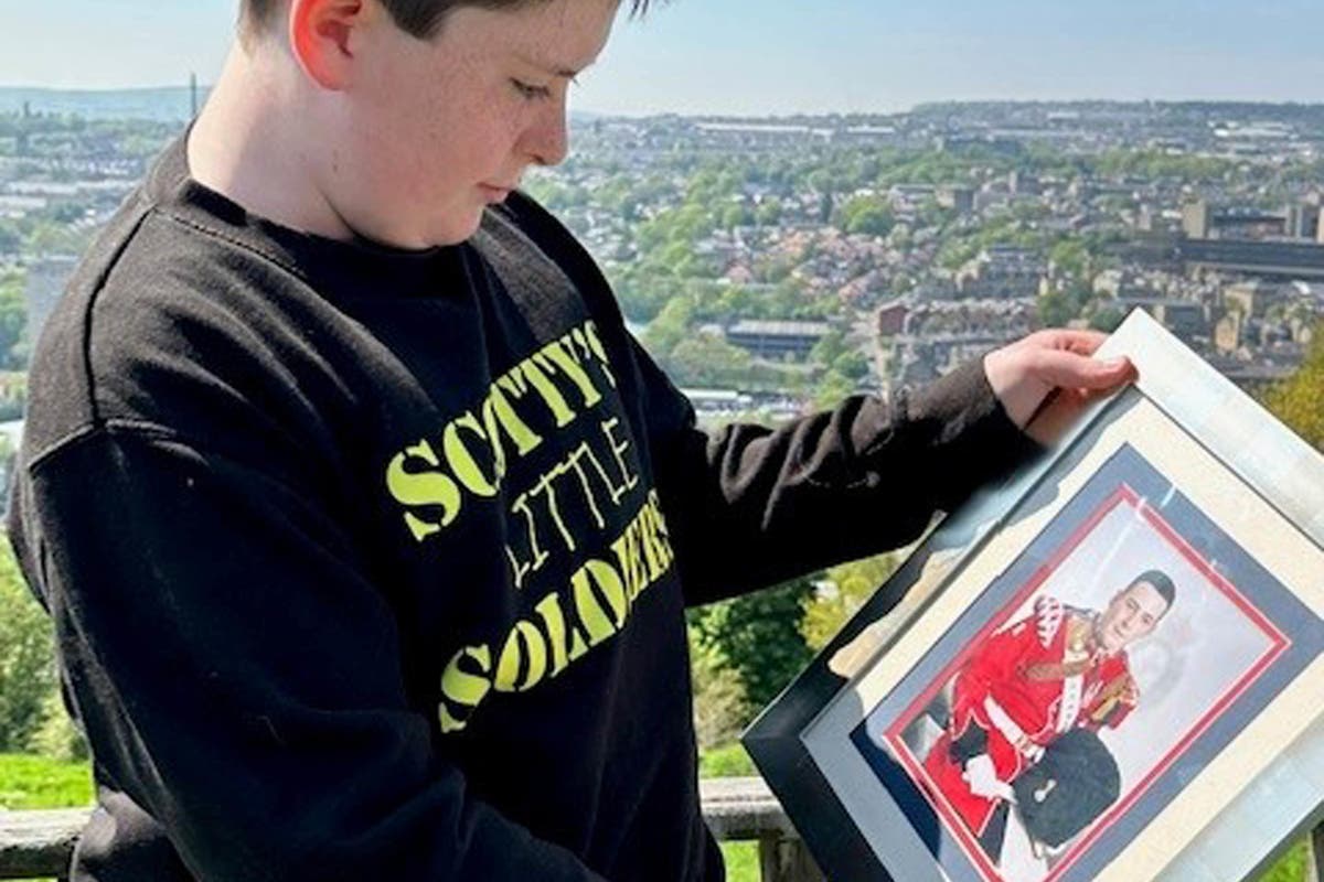 Putra tentara Lee Rigby yang terbunuh mengumpulkan £40.000 dalam bentuk amal untuk menghormati ayahnya