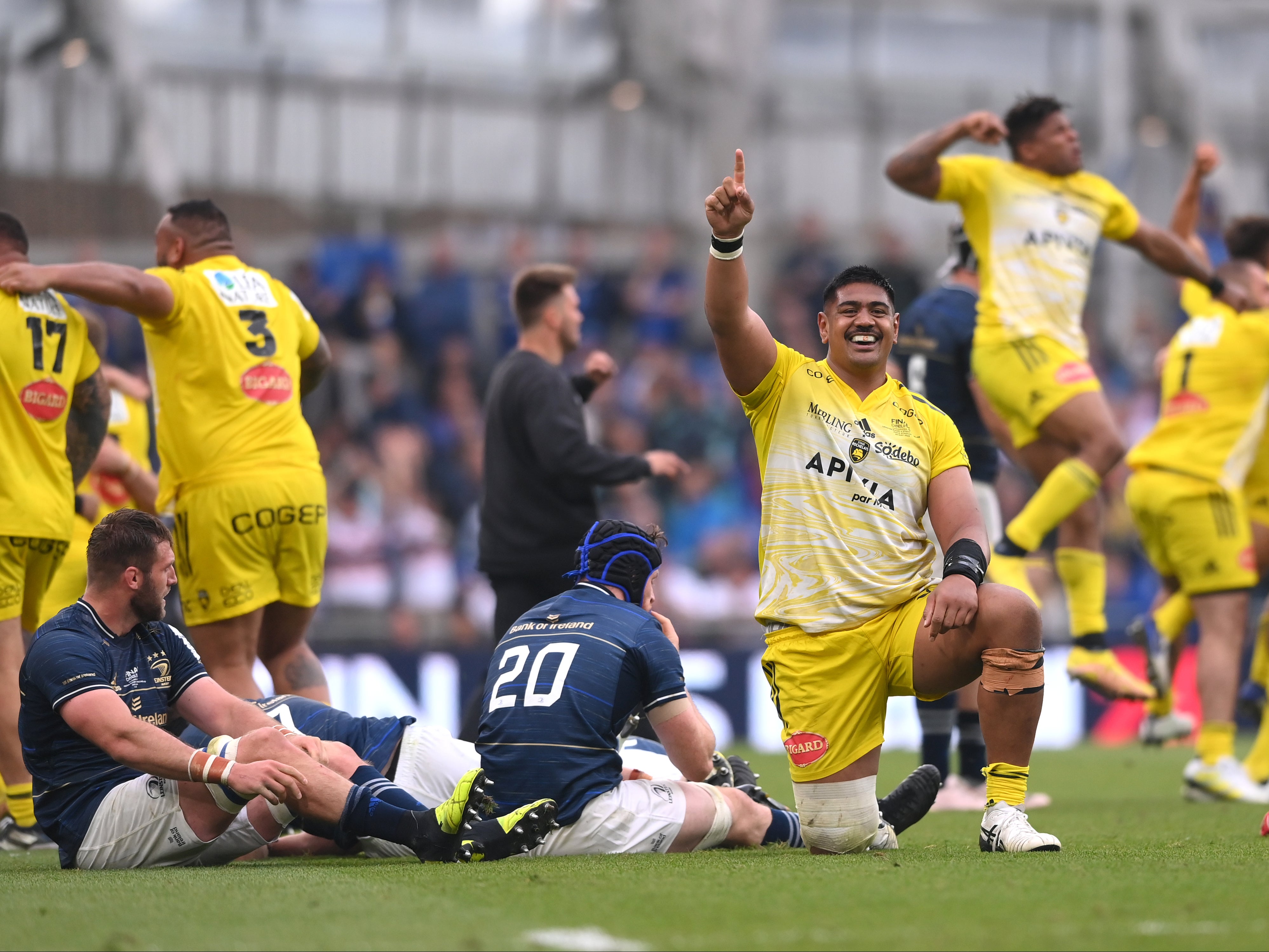 Will Skelton and La Rochelle celebrate after beating Leinster in Dublin