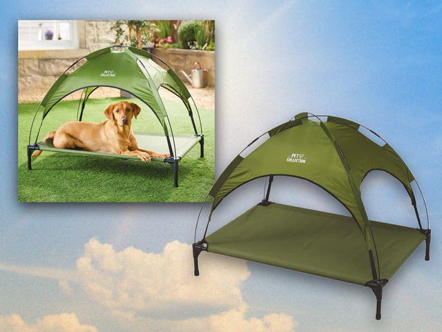 <p>The sunshade canopy provides your dog with UV 50 protection  </p>