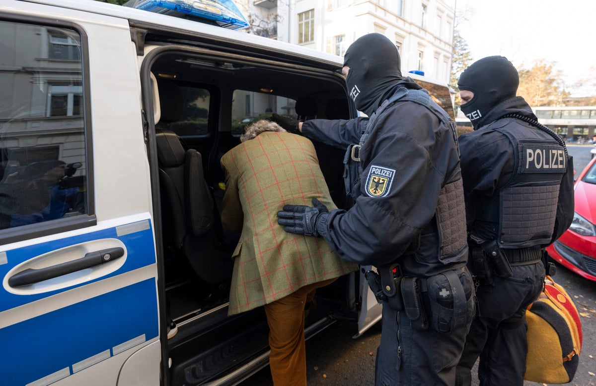 Almanya aşırı sağcı darbe planıyla bağlantılı 3 zanlıyı daha tutukladı