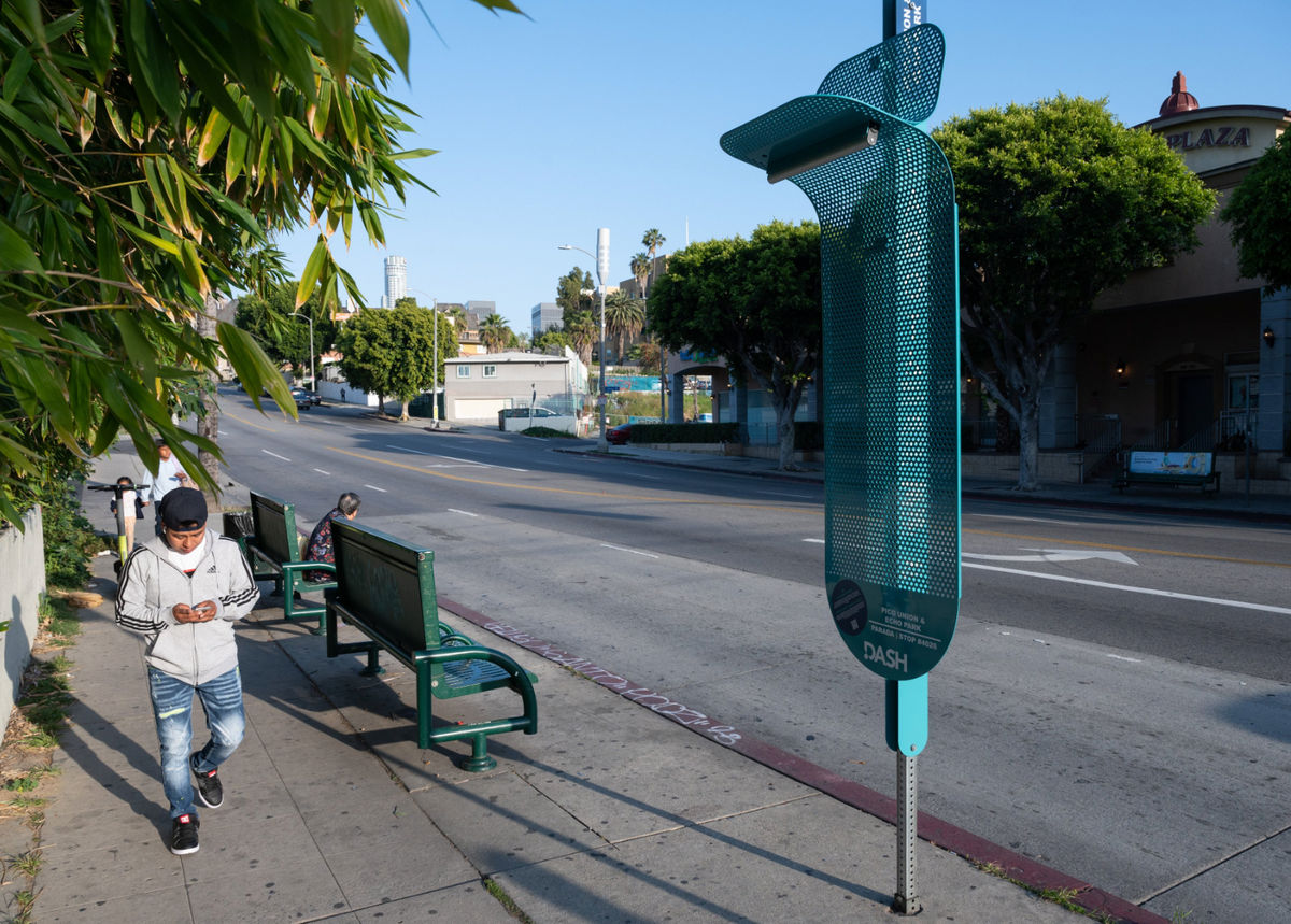 Los Angeles Dicemooh Dengan Kejam Karena Menyebut Halte Bus Berbayang 18 Inci ‘Mengubah Hidup’ Untuk Wanita Dan Minoritas