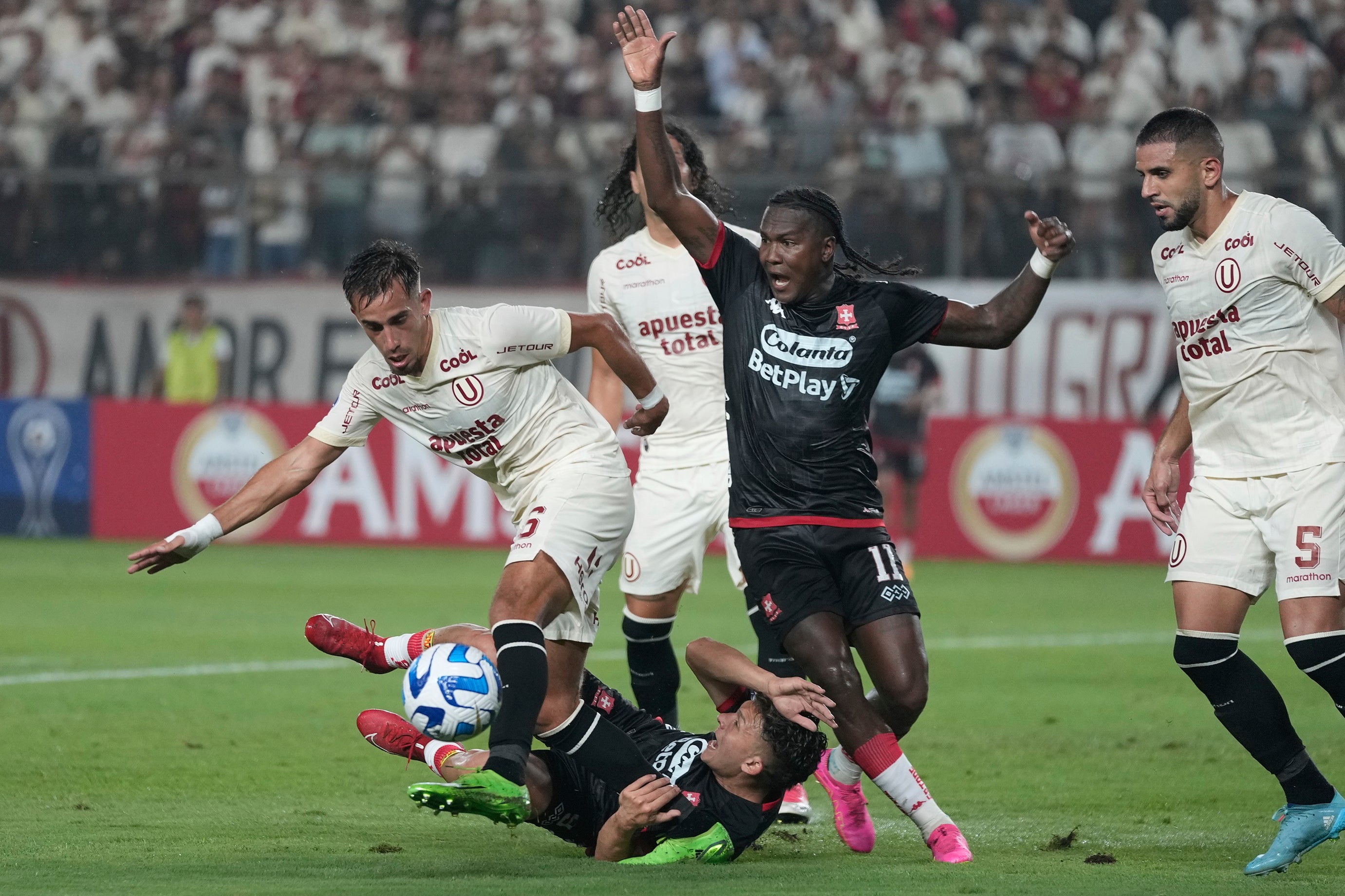 SUDAMERICANA-RACISMO