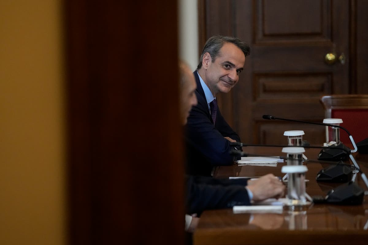 Yunani mengatakan pihaknya sedang menyelidiki klaim bahwa para migran dideportasi secara ilegal kembali ke Turki