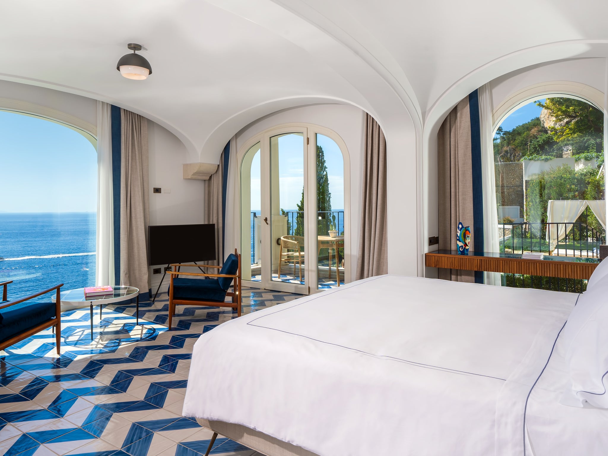 All the 45 rooms at Bordo Santandrea have sea views