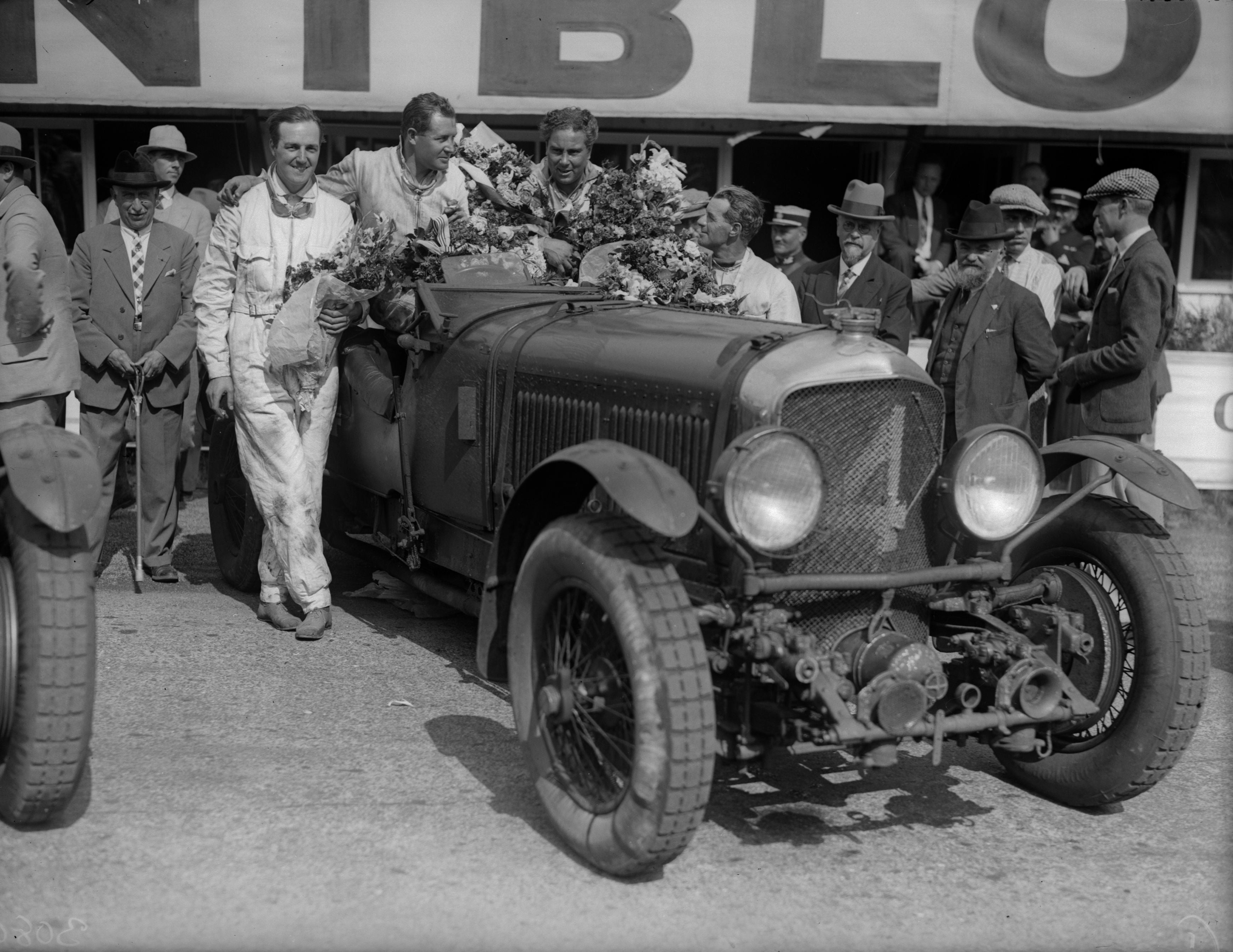 Woolf Barnato and Glen Kidston with their Bentley Speed Six alongside the second-placed team, Frank Clement and Dick Watney, after winning in 1930