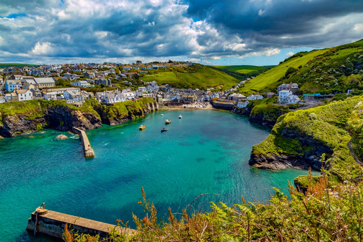 Port Isaac is a small but picturesque fishing village in northern Cornwall