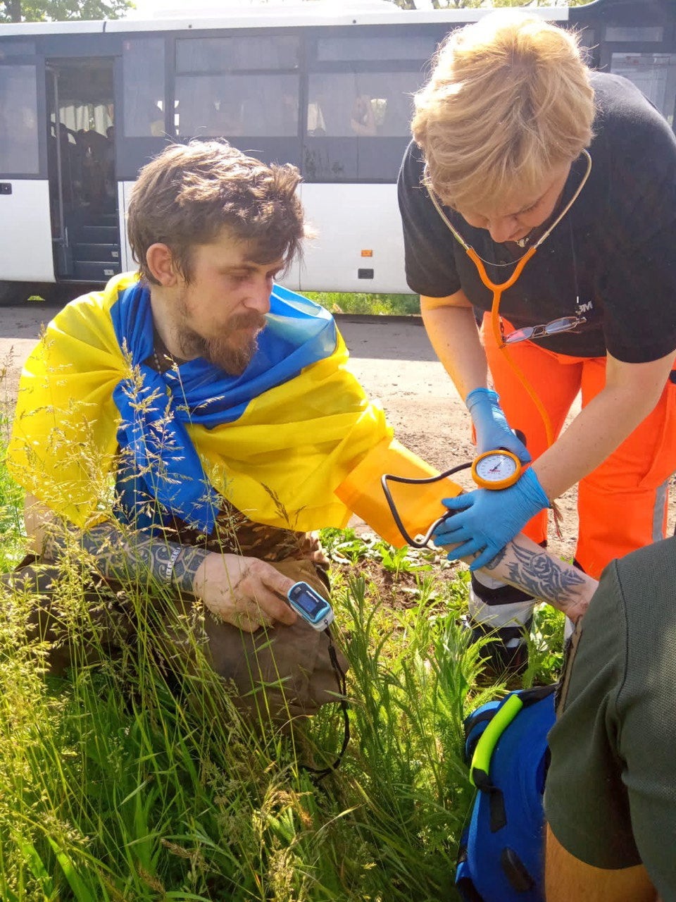<p>A Ukrainian prisoner of war (POW) receives a medical aid after a swap, amid Russia’s attack on Ukraine</p><p>” height=”1280″ width=”960″ layout=”responsive” class=”i-amphtml-layout-responsive i-amphtml-layout-size-defined” i-amphtml-layout=”responsive”><i-amphtml-sizer slot=