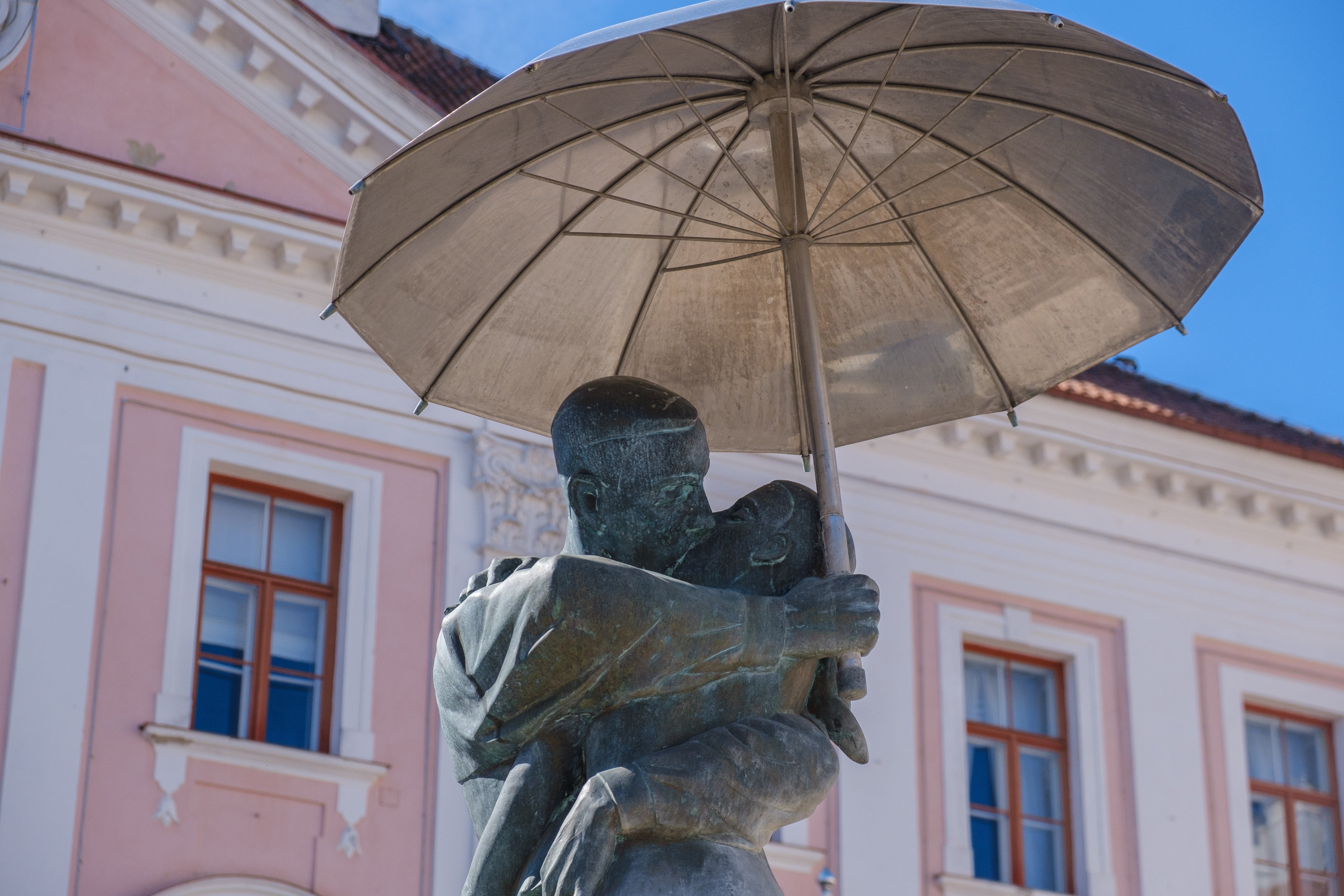 The embracing couple have stood in Tartu’s central square for more than 70 years