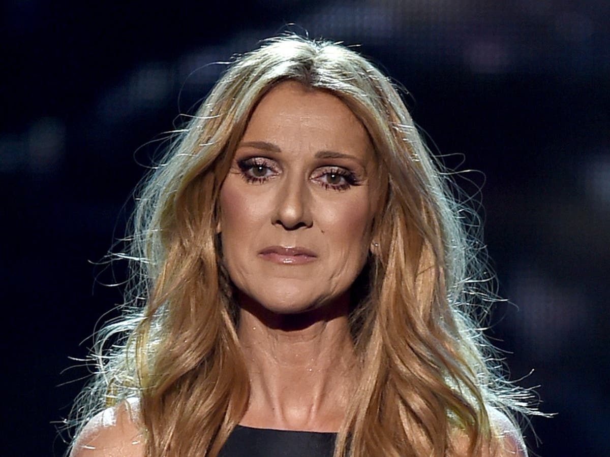 셀린 디온(Celine Dion)이 불치병 진단을 받은 후 월드 투어 전체를 취소합니다.