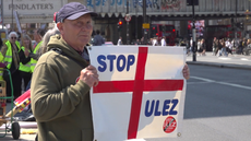 ‘Get Khan out’: Anti-ULEZ protesters block London Bridge over £12.50-per-day charge