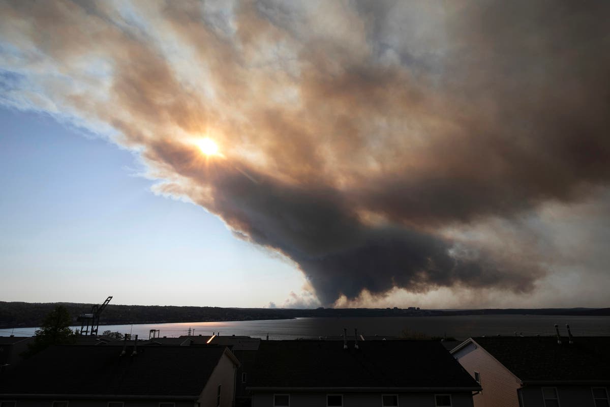 Thousands evacuate from Nova Scotia wildfires