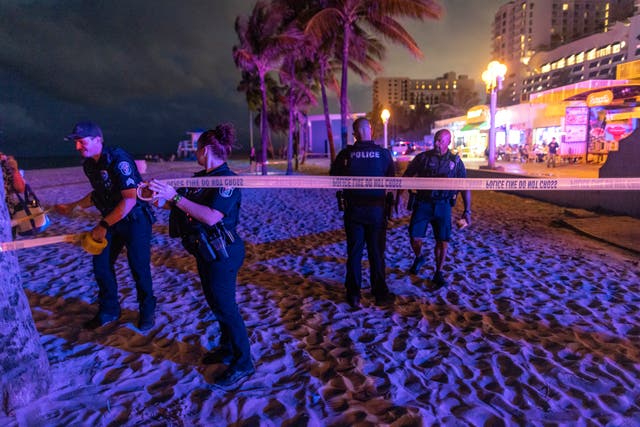 <p>Police officers close off the area where gunfire broke out along a beach boardwalk in Hollywood, Florida, USA, 29 May 2023</p>
