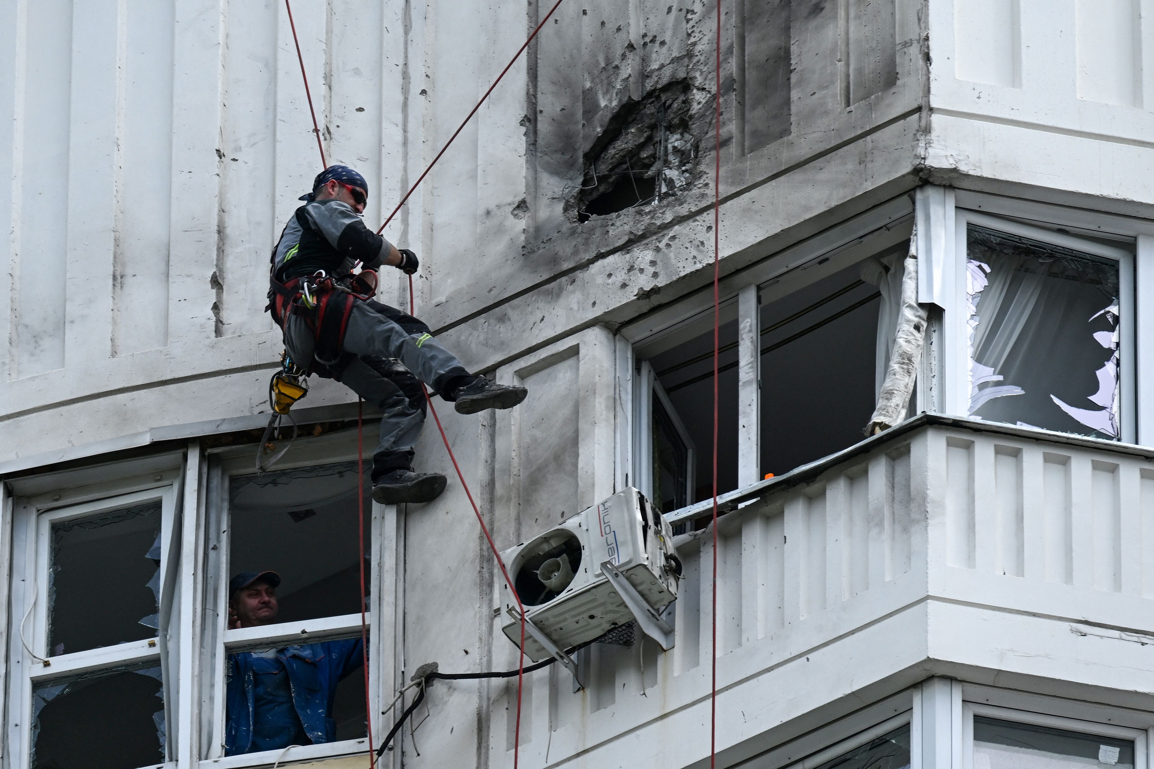<p>A specialist inspects an apartment building after a drone attack in Moscow</p>