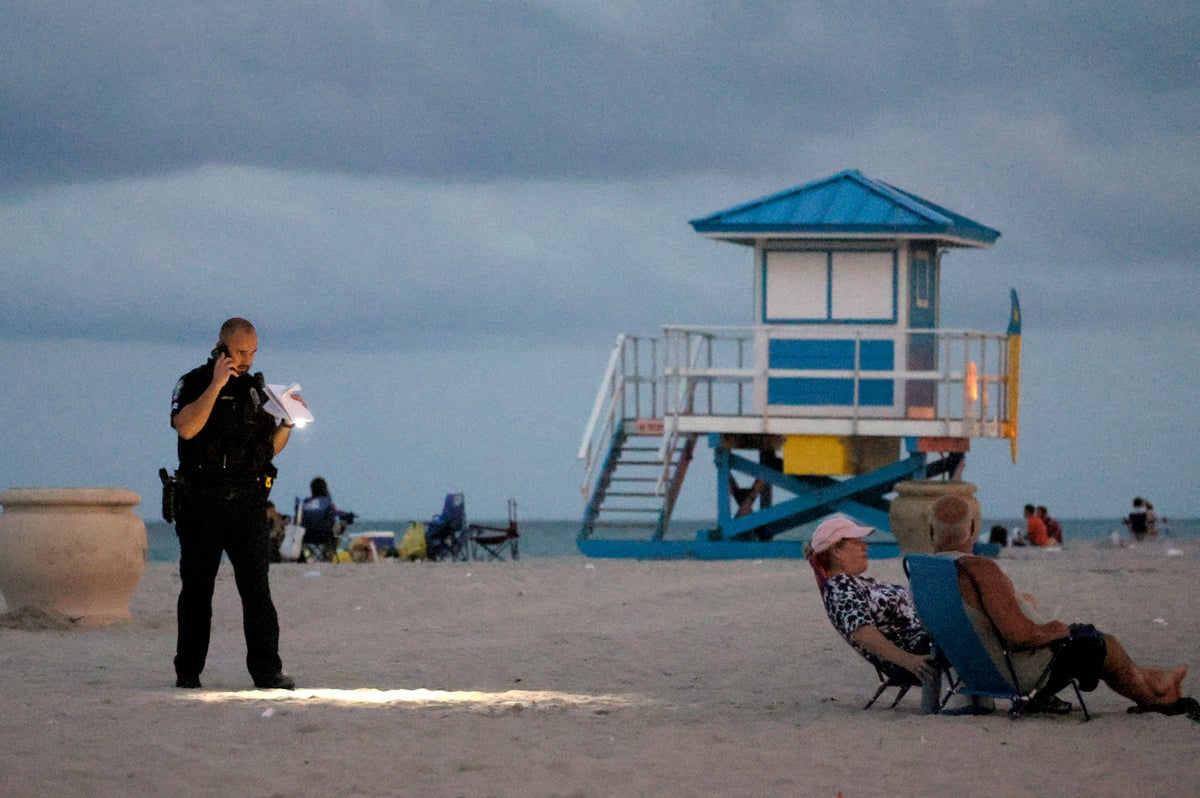Florida police arrest man, search for 2 others in Memorial Day beach shooting