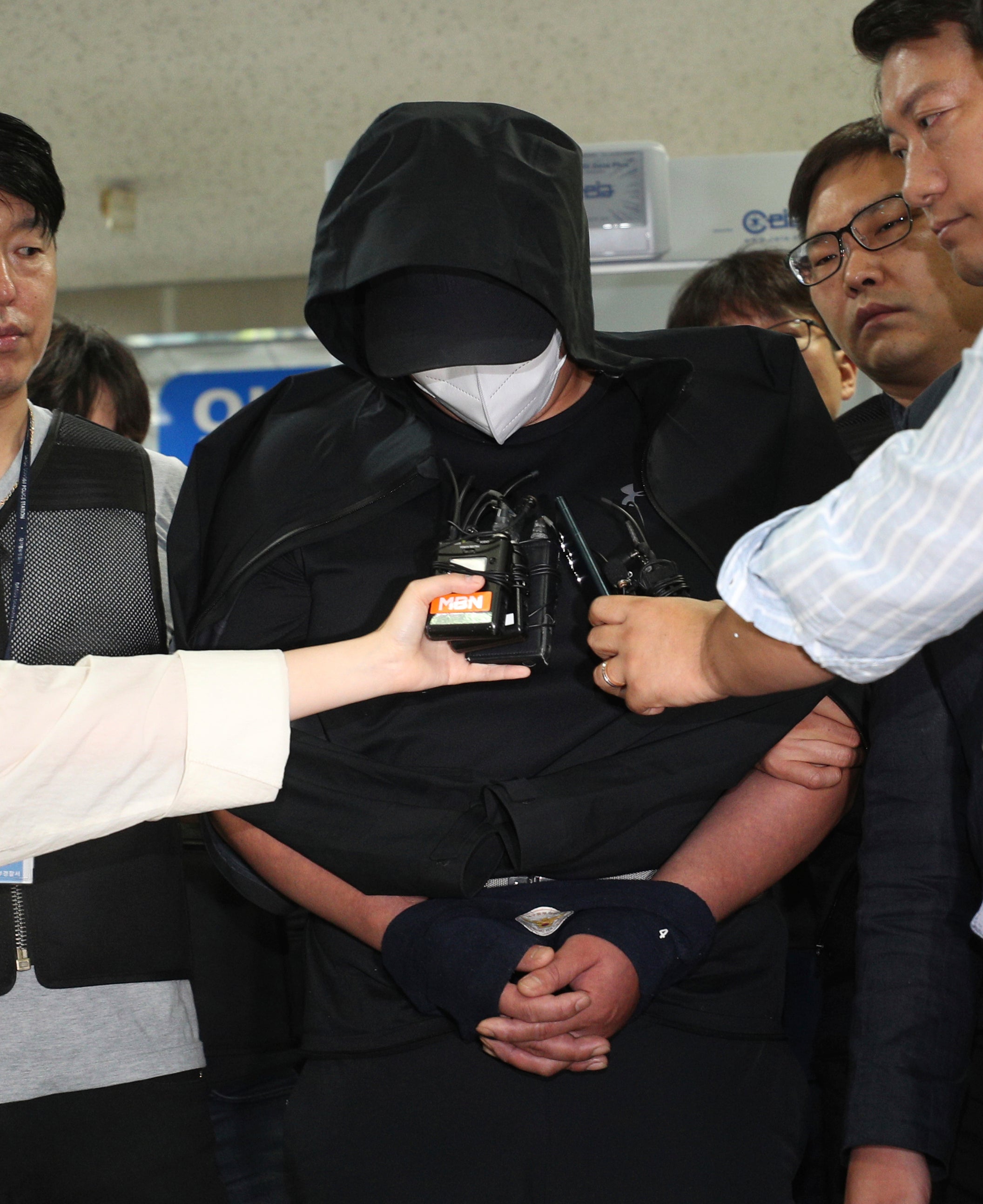 The accused of opening the emergency exit door arrives to attend an arrest warrant review at Daegu District Court