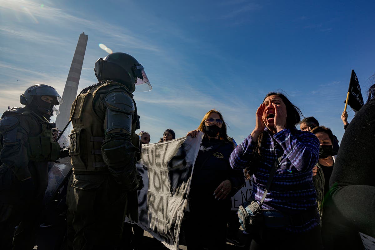 Chile closes state copper smelter that polluted bay for decades