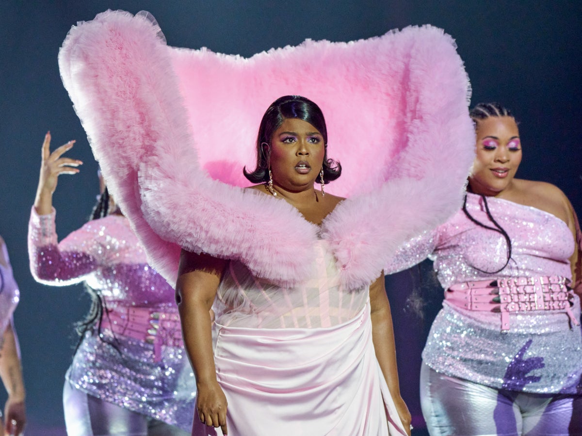 Lizzo lawsuit – latest: Backing dancers sue singer over ‘sexual harassment and body shaming’