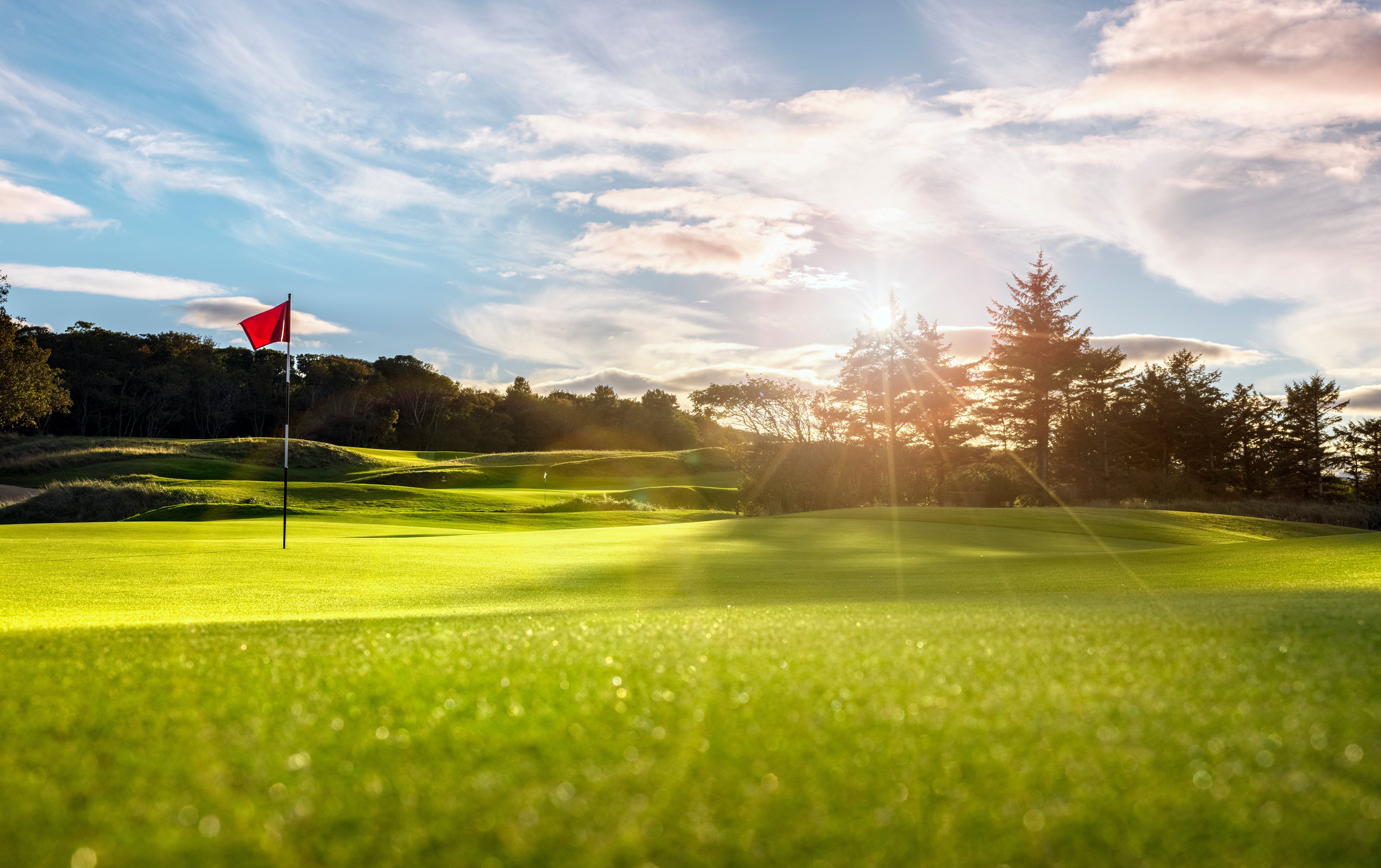 Golfistas solitários podem percorrer o campo em seu próprio ritmo