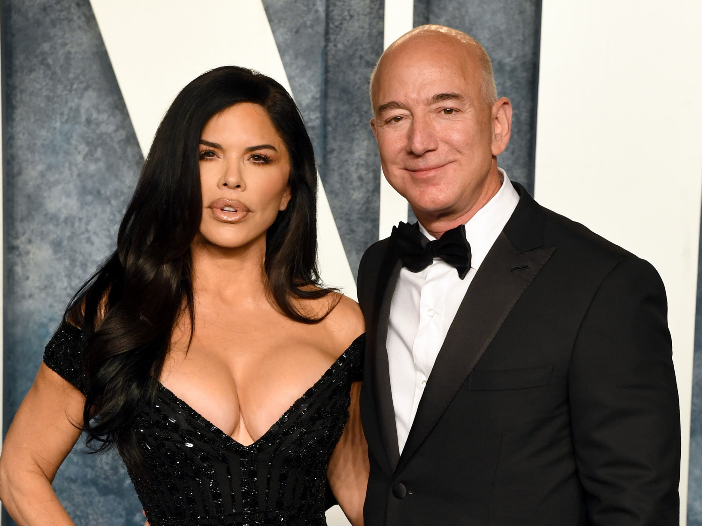 Lauren Sanchez clarifies whether she's the figurehead on fiancé Jeff Bezos' yacht - Vimarsana News