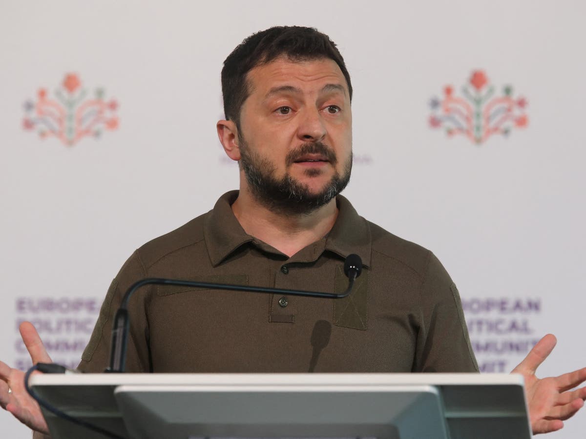 Zelensky memuji ‘dukungan kuat’ dari sekutunya di KTT Moldova – saat ia meningkatkan tekanan terhadap jet tempur