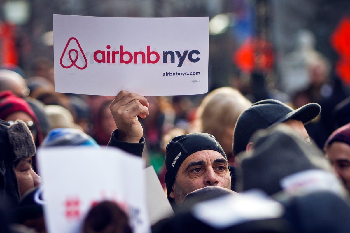 https://static.independent.co.uk/2023/06/01/22/Airbnb_New_York_66220.jpg?width=1200&height=800&crop=1200:800