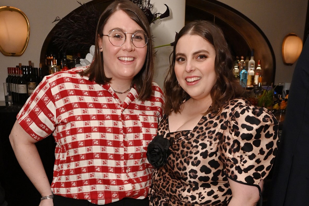 beanie-feldstein-says-she-was-caught-butt-naked-by-a-guest-on-her