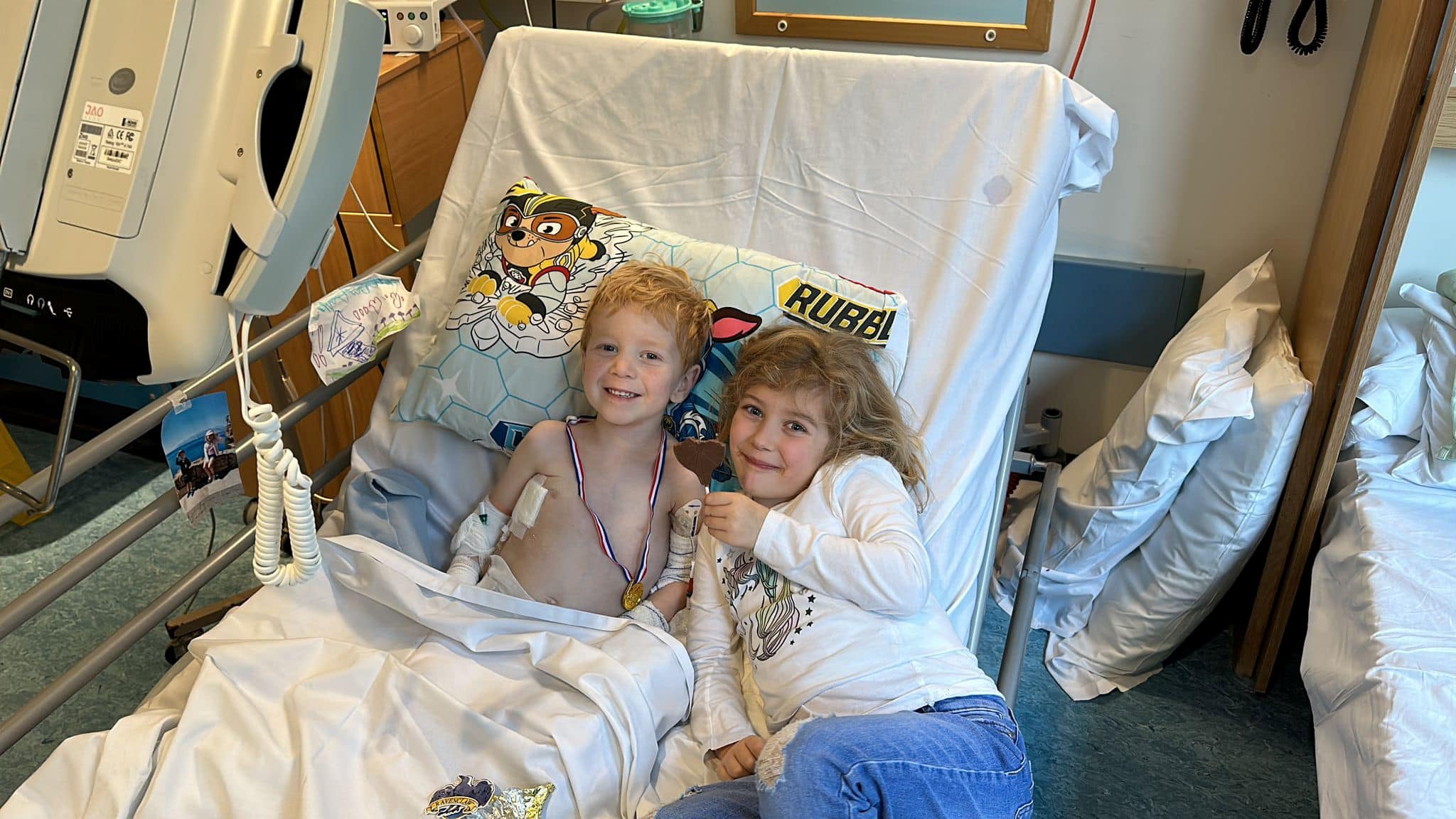Reuben Damant and his sister Isla together in hospital
