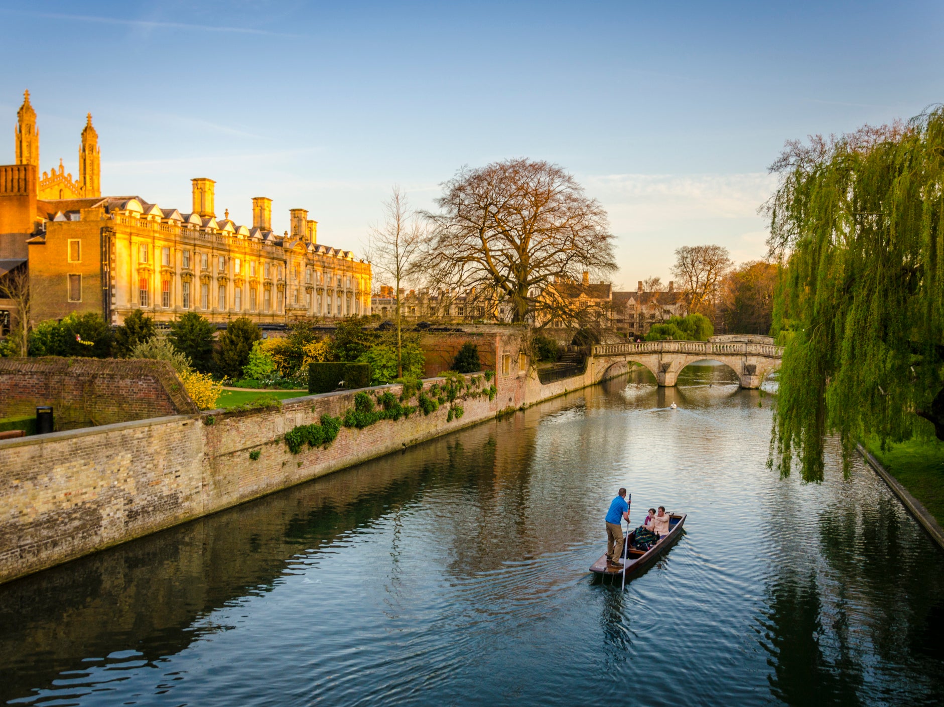 Punting on the River Cam – a quintessential Cambridge experience