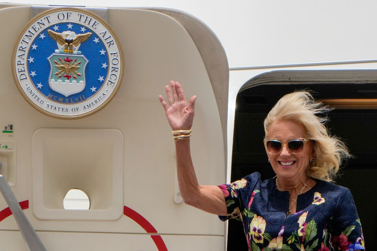 Da Jordânia, Jill Biden chega ao Cairo como parte de uma turnê no Oriente Médio para empoderar mulheres e jovens