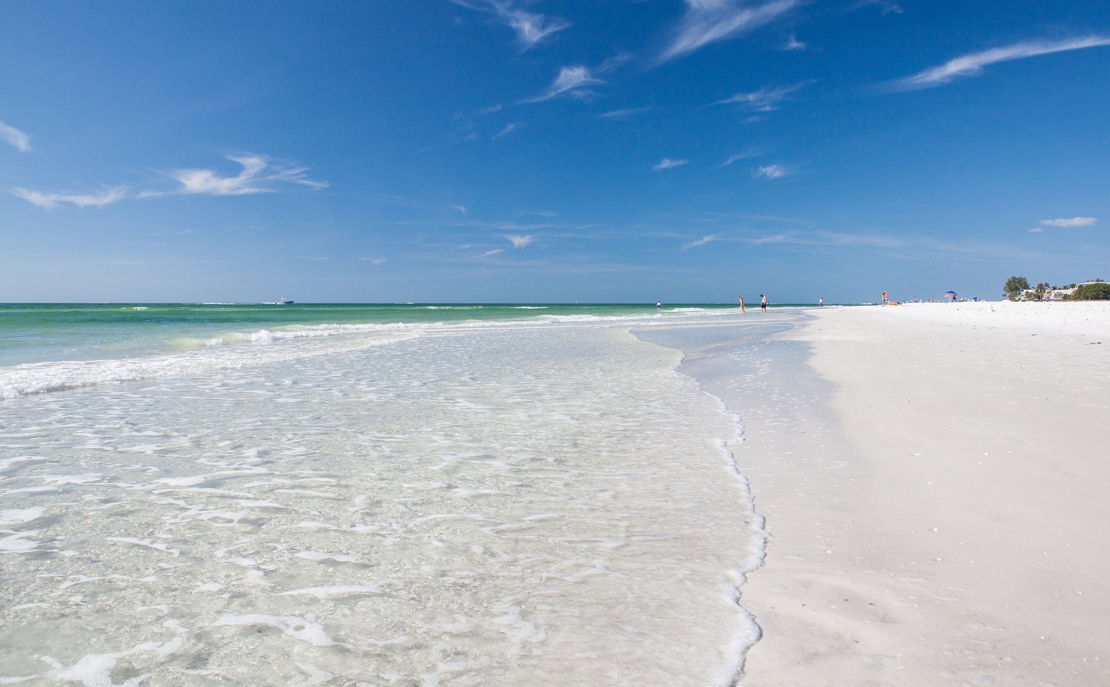 Areia branca de quartzo e águas azul-turquesa?  Essa é a Siesta Key