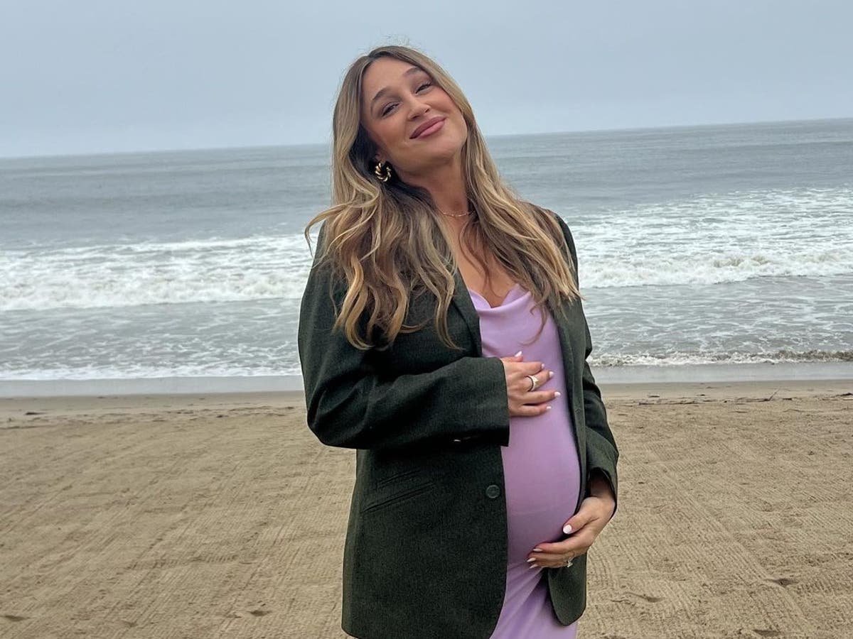 Pregnant Influencer In Medically Induced Coma After Suffering Aneurysm Week  Before Due Date