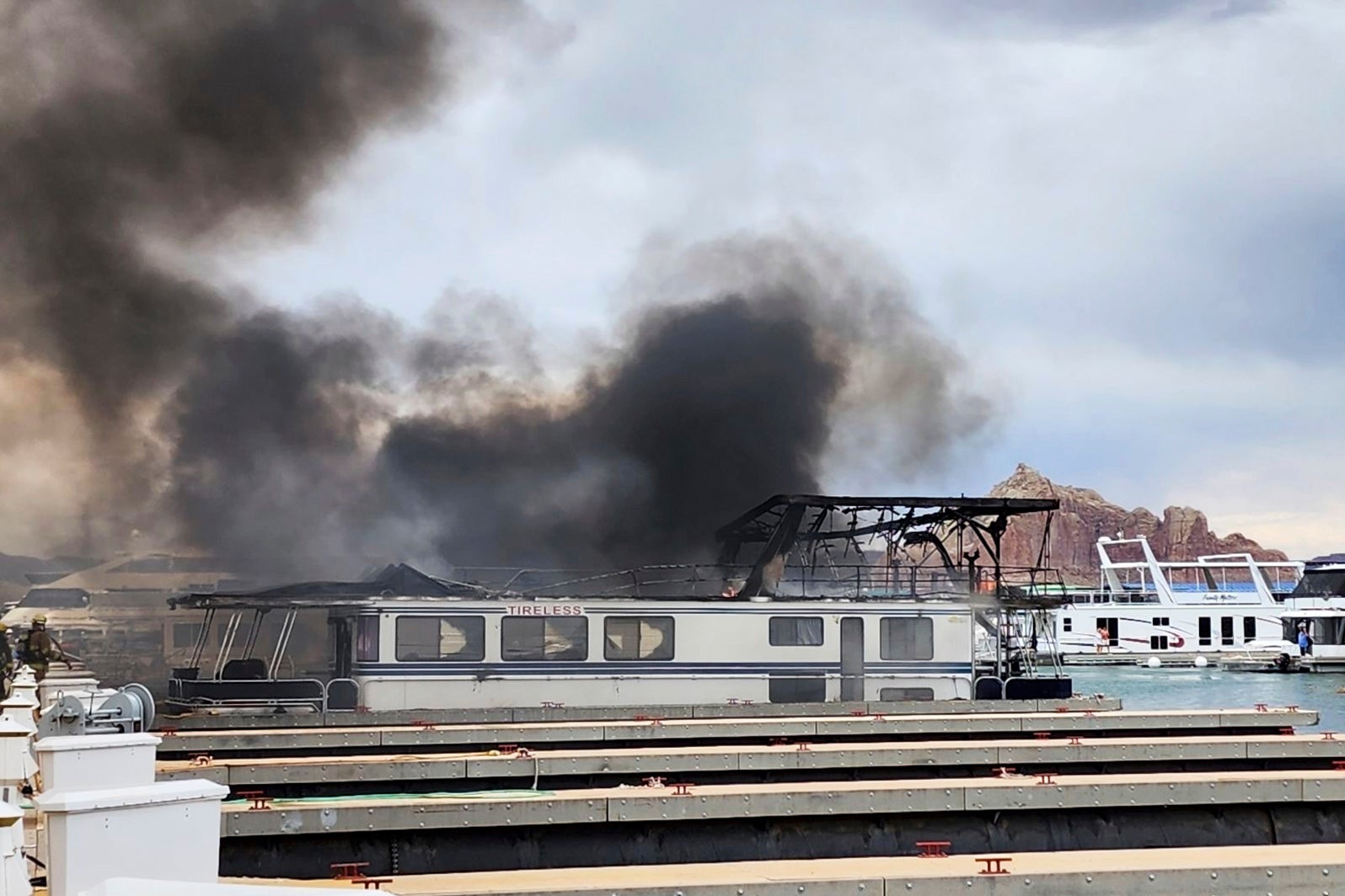 Houseboats catch fire at popular destination Lake Powell on Utah