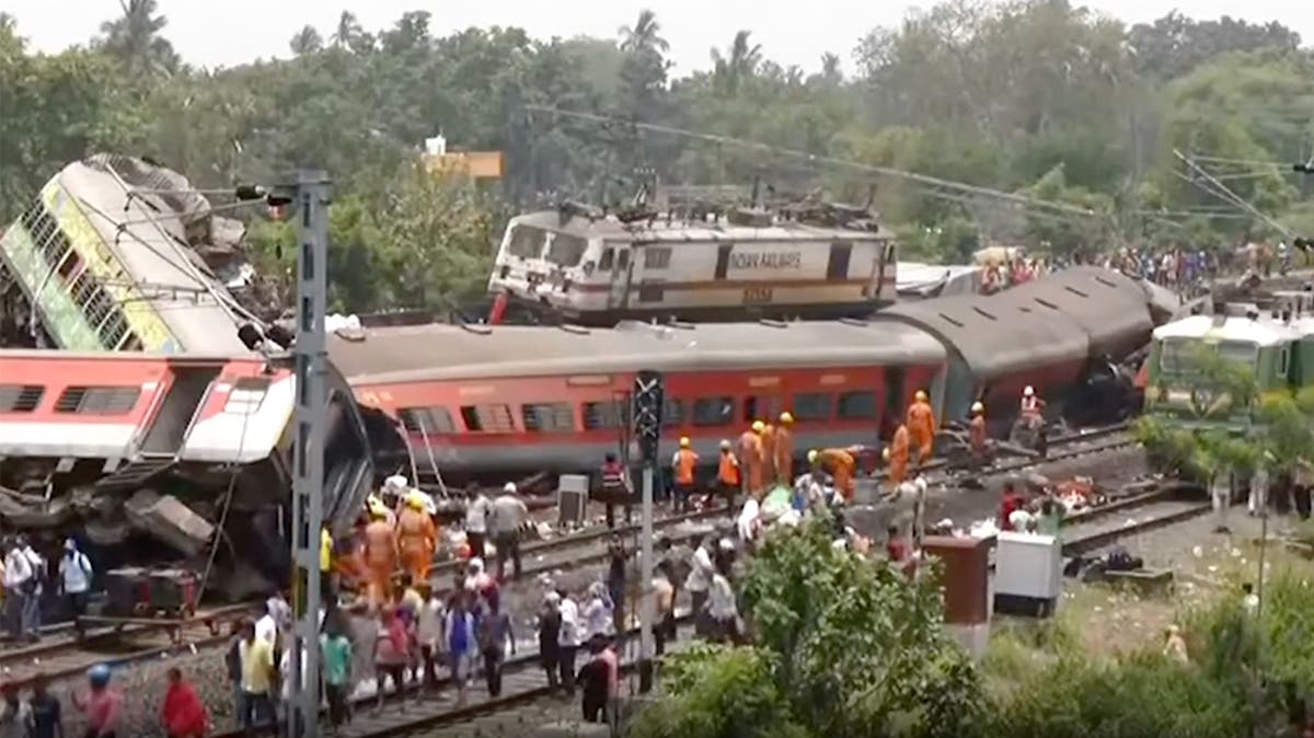 Watch Live Rescuers Search The Wreckage Of A Deadly Train Crash In India Review Guruu