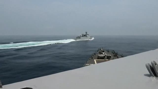 <p>File Chinese warship and US destroyer in Taiwan Strait in June 2023 </p>