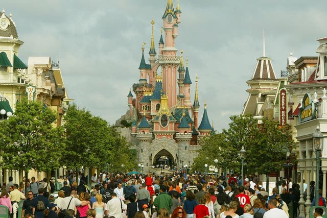 Disneyland paris castle hi-res stock photography and images - Alamy