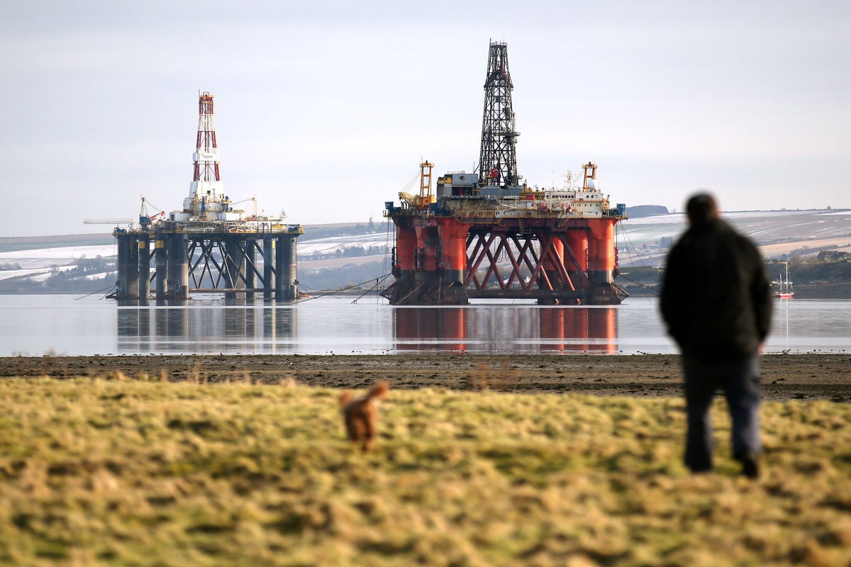 Labour right to block new North Sea oil and gas, say civil society groups