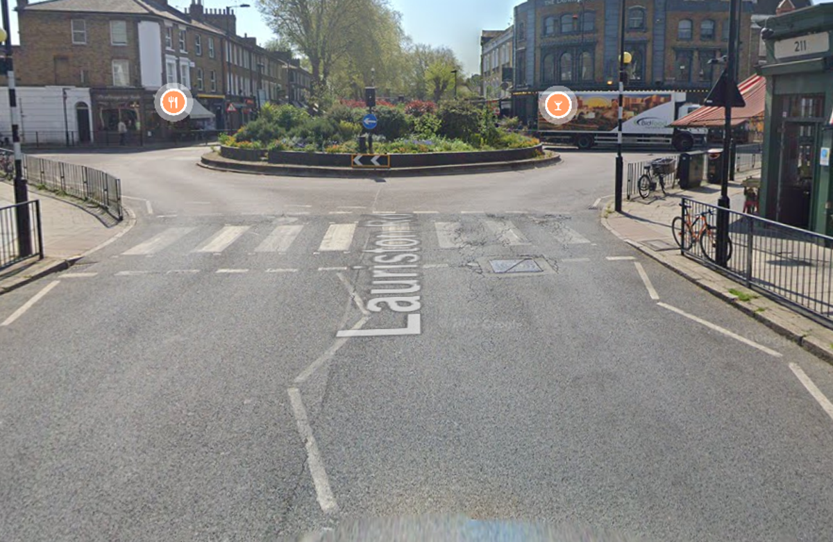 Passerby breaks cyclist’s jaw after bike hits girl on zebra crossing