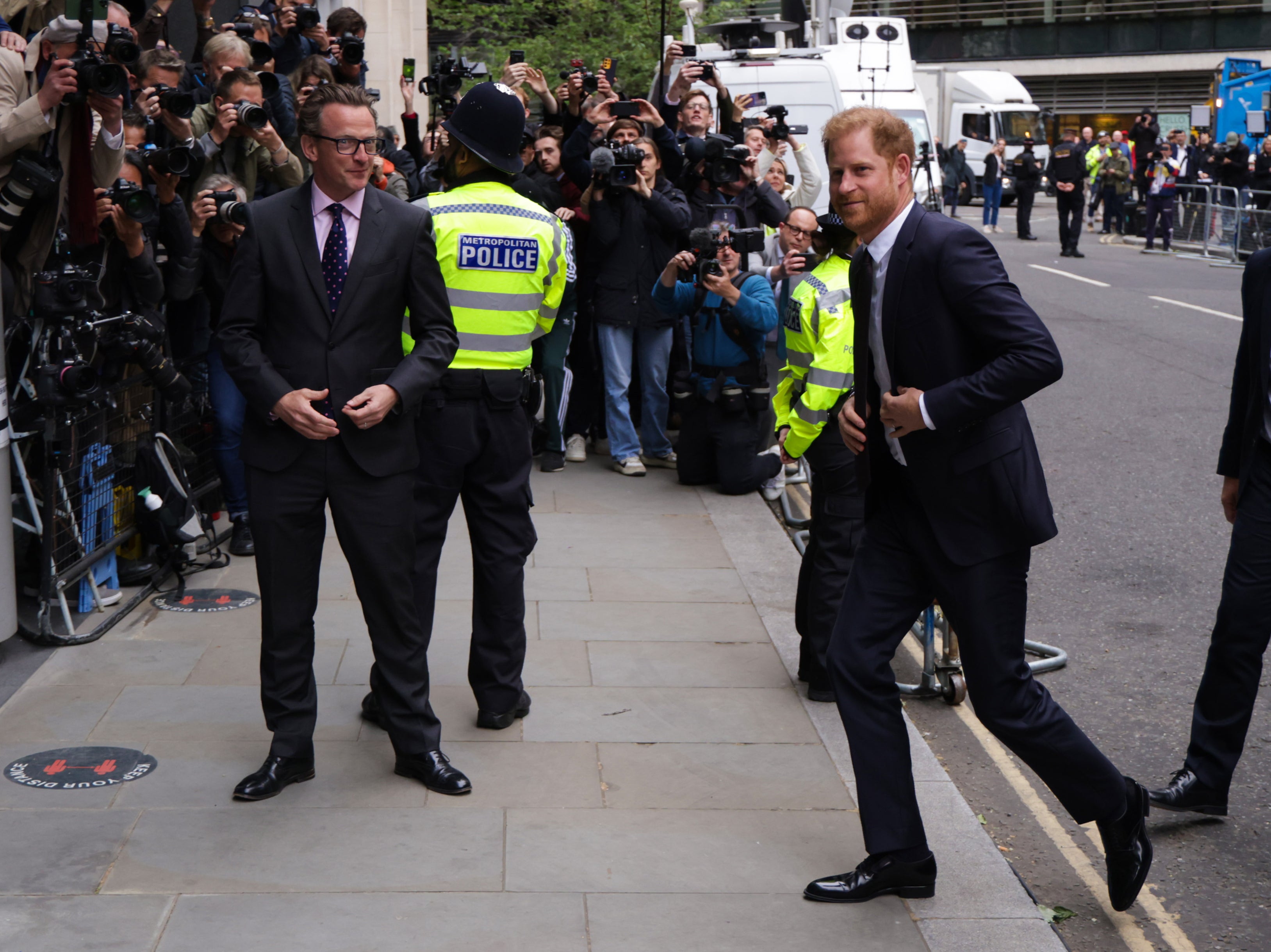 Harry arrives at court ahead of explosive hearing