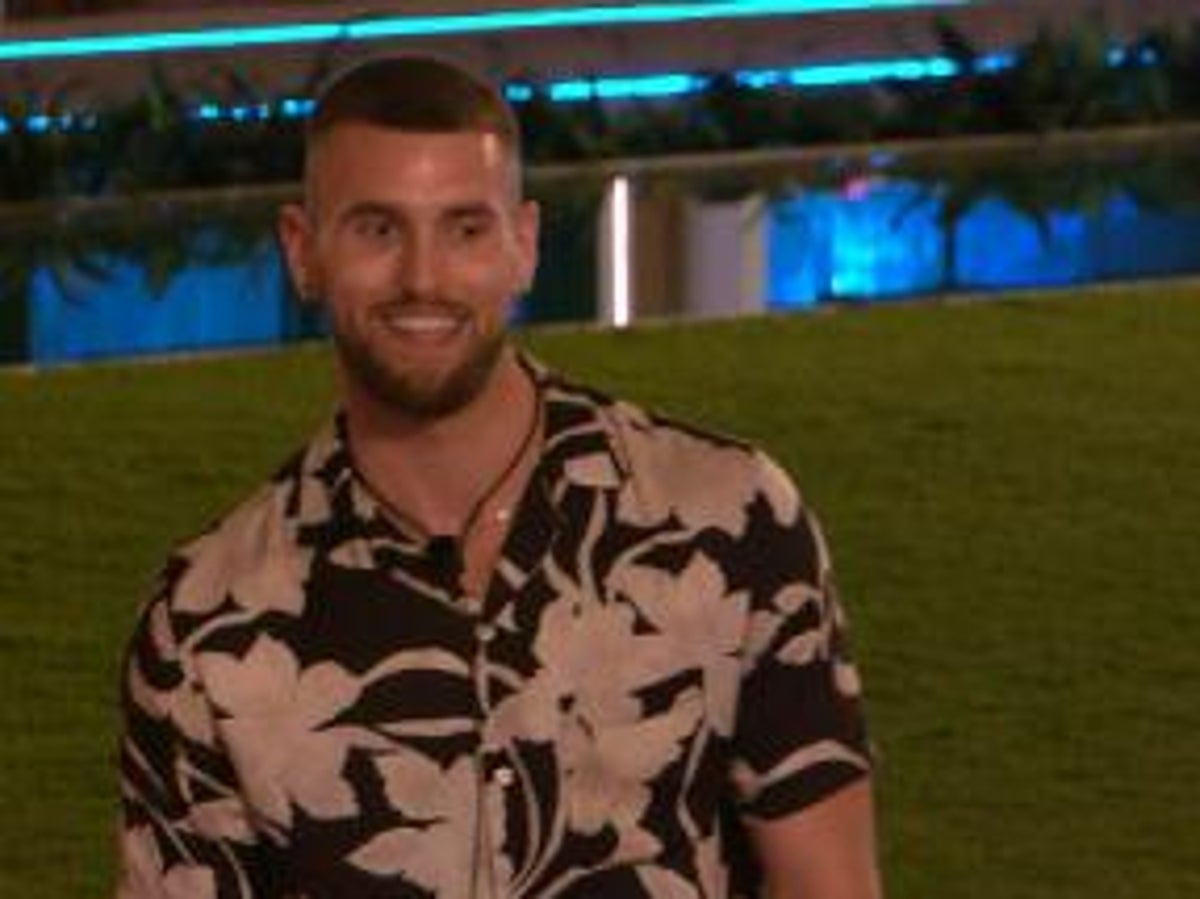 Love Island 2023 live updates Bombshell's late arrival leaves Mehdi