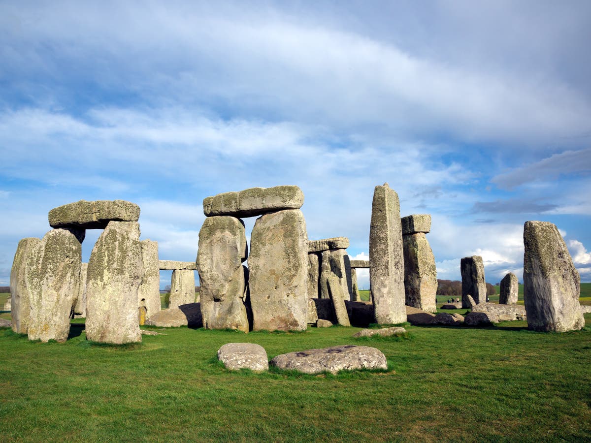 How prehistoric timber ‘totem pole’ discovery may shed new light on Stonehenge origin