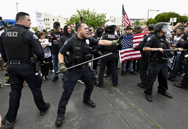 <p>Conservative groups and LGBTQ+ rights supporters protest as police try to maintain order outside the Glendale Unified School District</p>