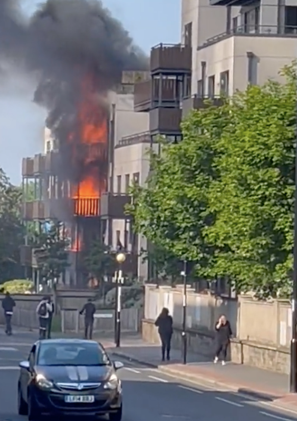 Croydon fire: Huge blaze at block of flats as 60 firefighters tackle flames