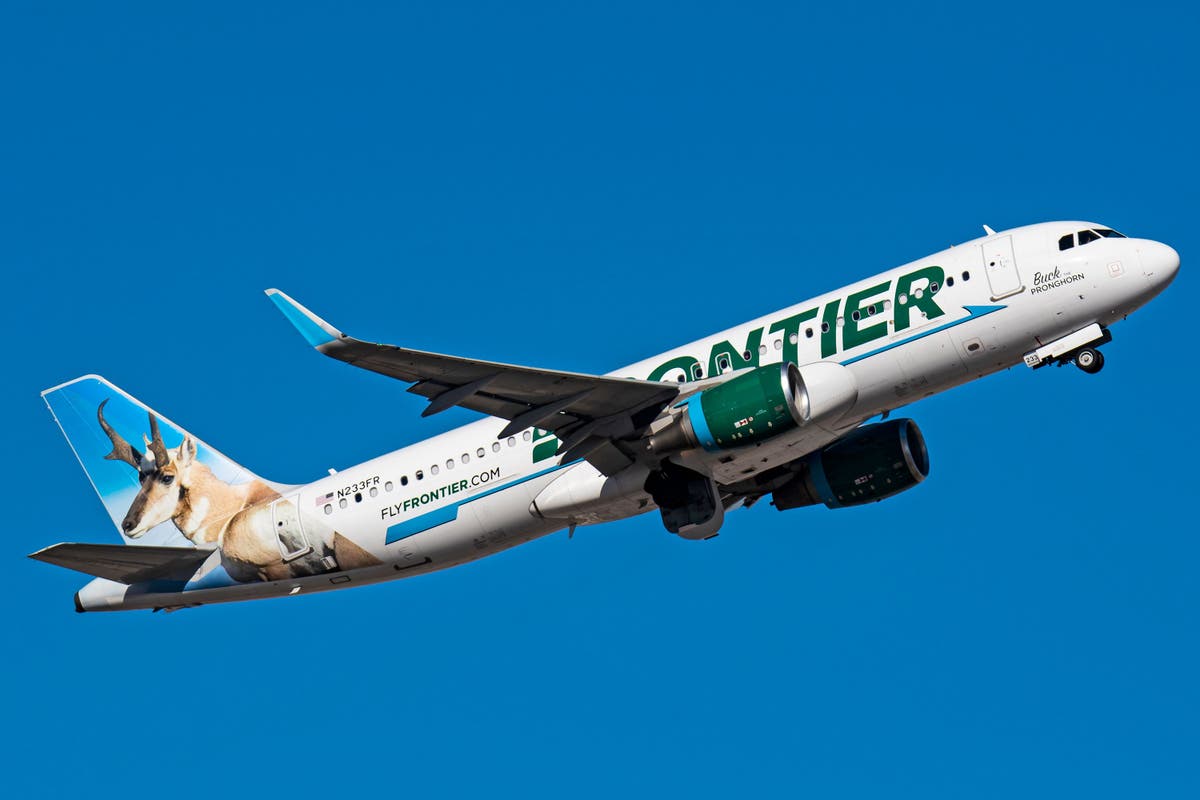 Frontier flight passengers horrified to be stuck on ground at LaGuardia for hours