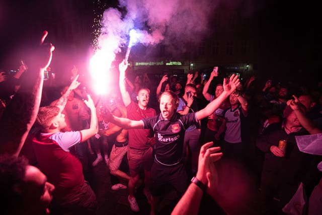 <p>West Ham fans clashed with riot police in Prague </p>
