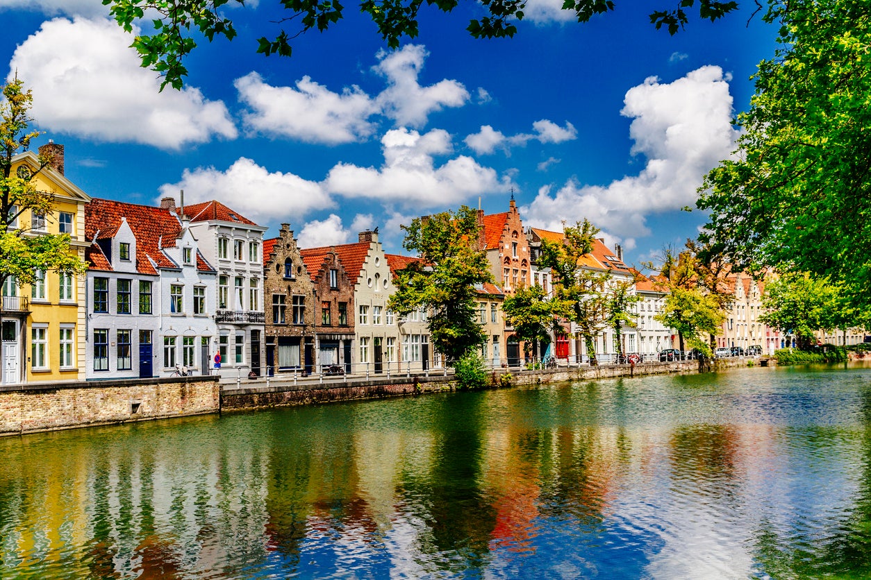 Bruges is easily reachable with a change in Brussels