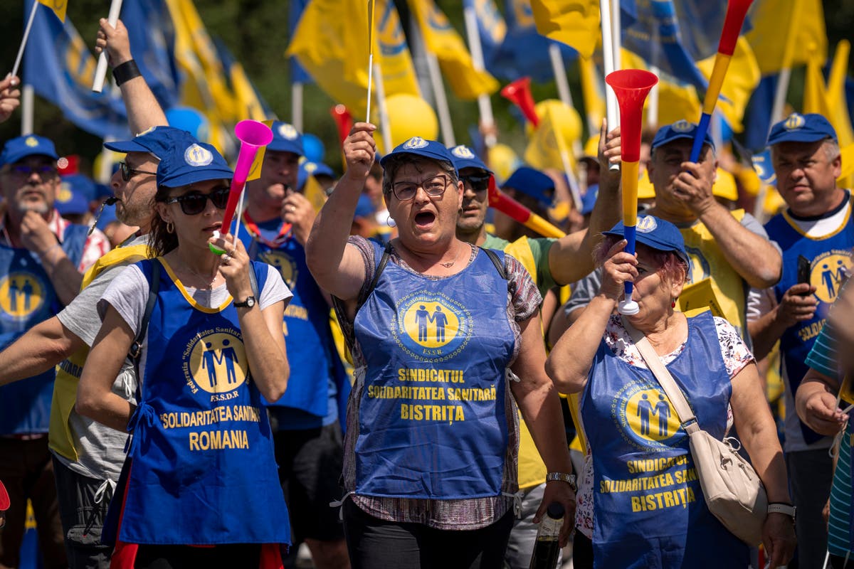 Romanian health care workers protest for higher wages, more staff, and